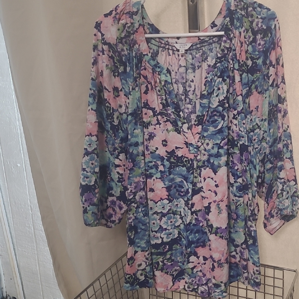 Crown & Ivy Multicolor Floral Top